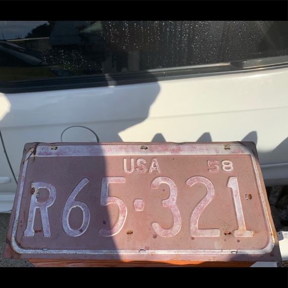 Hand made bird house. - Picture 2 of 4